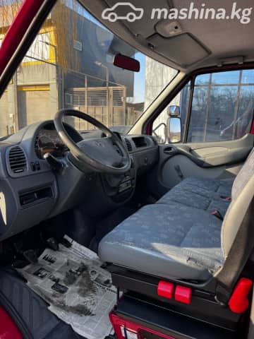 Mercedes-Benz Бортовой (4х2)