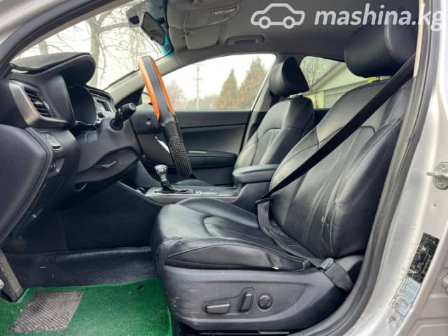 Kia K5 II 2.0 AT