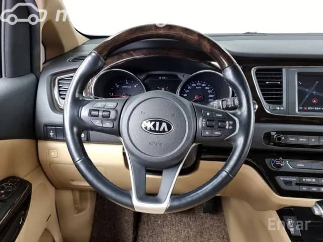 Kia Carnival III 2.2d AT