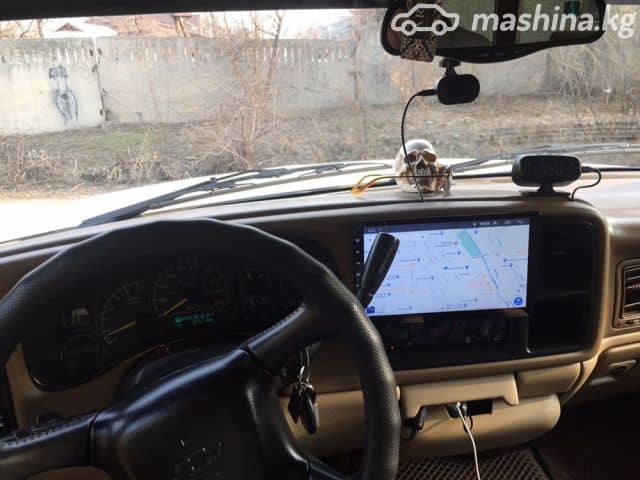Chevrolet Suburban IX 6.0 AT 4WD