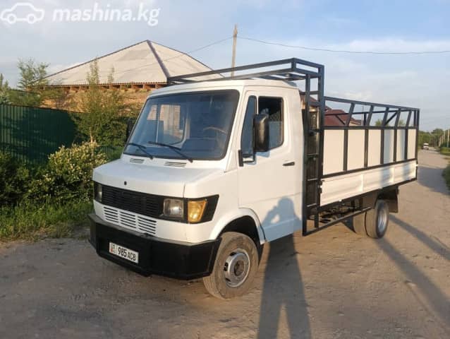 Mercedes-Benz Бортовой (4х2)