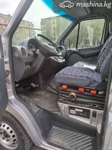 Mercedes-Benz Фургон (6х2)