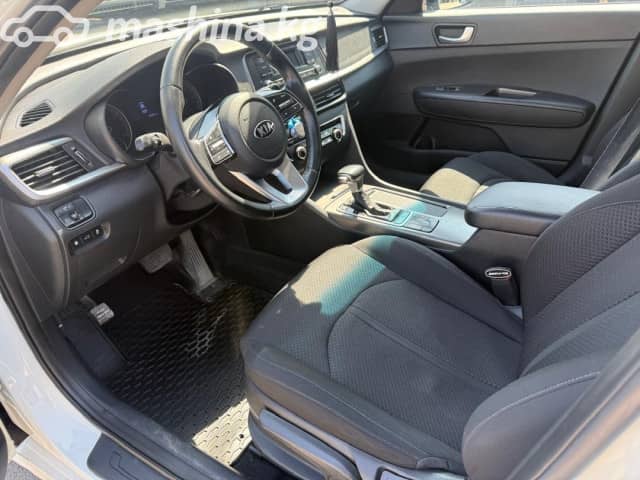 Kia K5 II 2.0 AT