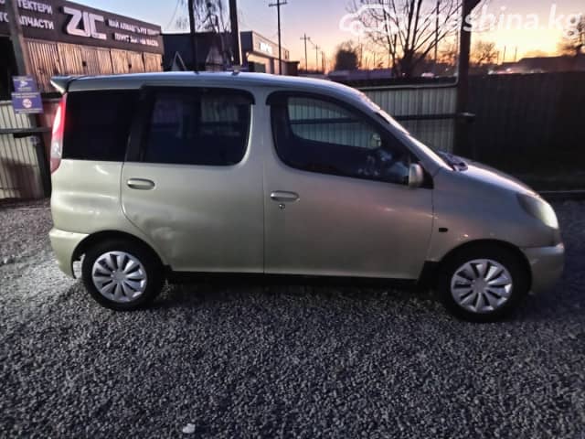 Toyota FunCargo 1.5 AT 4WD