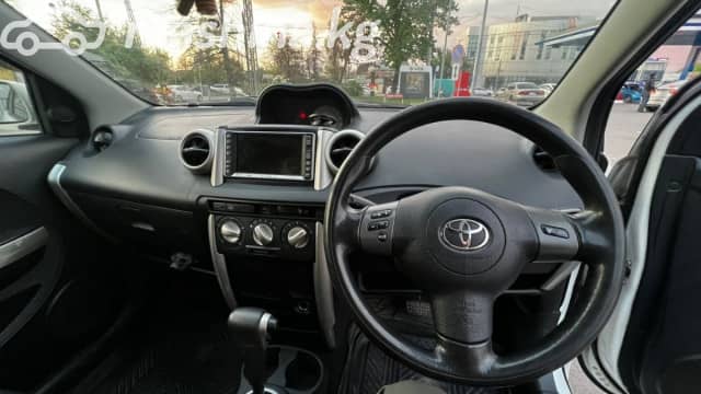 Toyota Ist I 1.3 AT