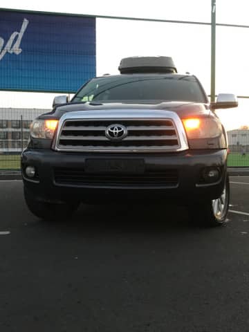 Toyota Sequoia II 5.7 AT 4WD