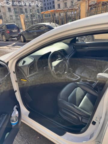 Hyundai Avante VI 1.6 AT