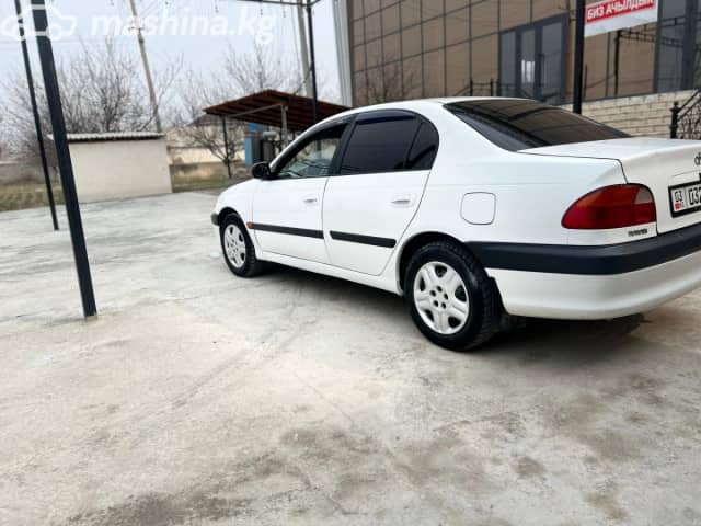 Toyota Avensis I 1.6 MT