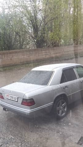 Mercedes-Benz E-Класс I (W124) 220 2.2 MT