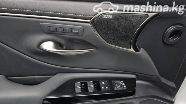 Lexus ES VII Рестайлинг 300h 2.5hyb CVT