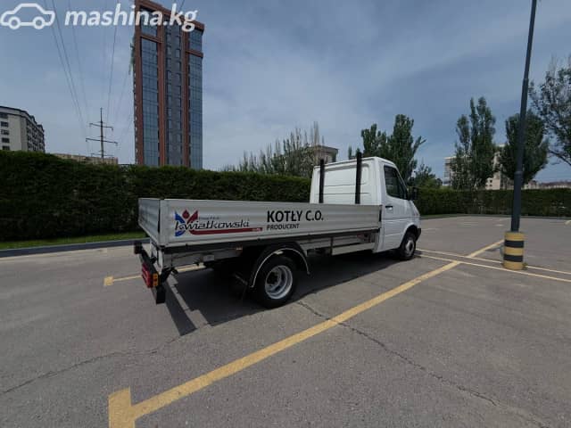 Mercedes-Benz Бортовой (4х2)