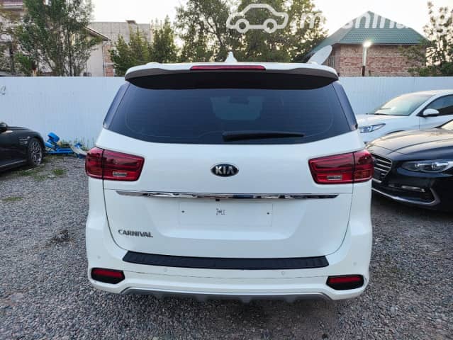 Kia Carnival III 2.2d AT