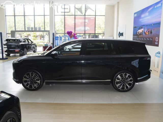Dongfeng eπ 008 82.28 kWh 1.5hyb AT 4WD