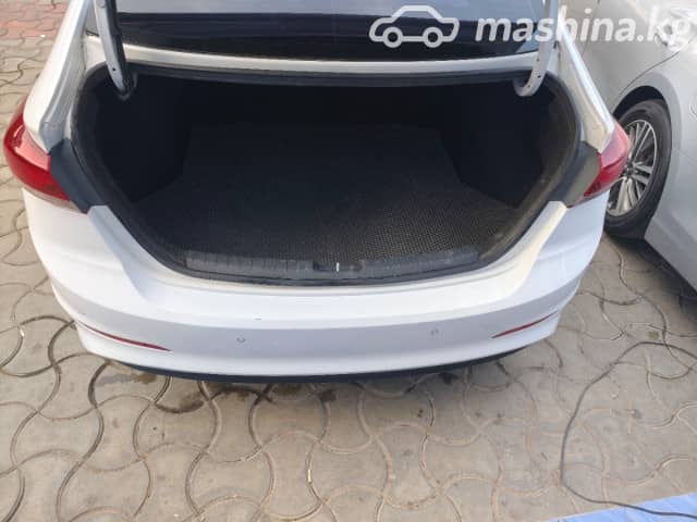 Hyundai Avante VI 1.6 AT