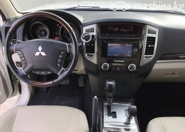 Mitsubishi Pajero IV Рестайлинг 2 3.8 AT 4WD