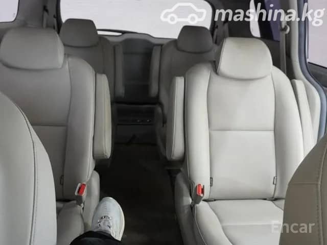 Kia Carnival III 2.2d AT