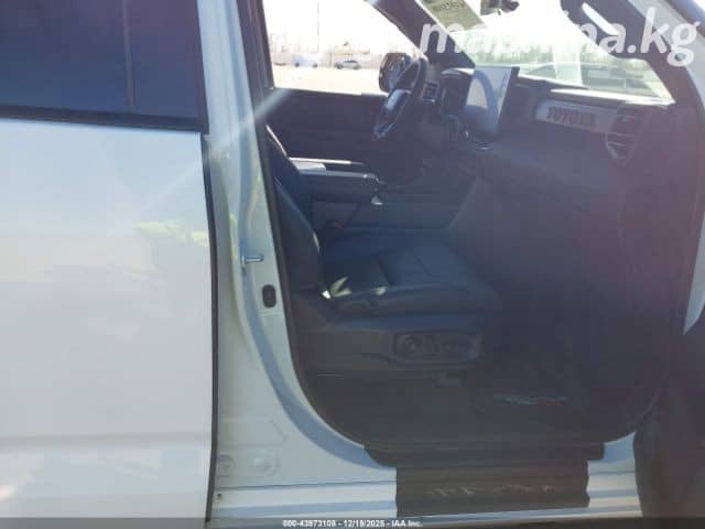 Toyota Sequoia III 3.5hyb AT 4WD