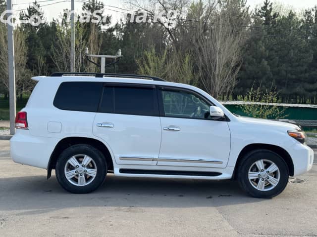 Toyota Land Cruiser 200 Series 5.7 AT 4WD