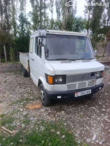 Mercedes-Benz Бортовой (4х2)