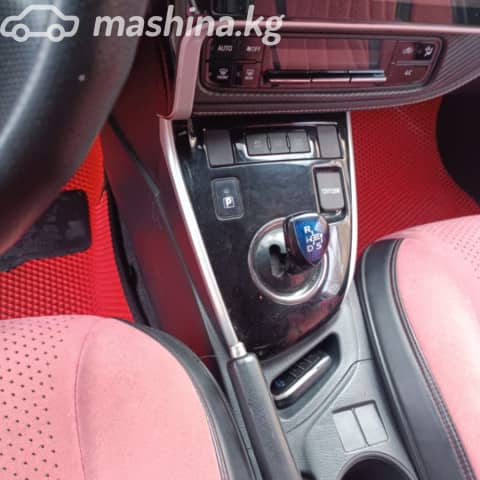 Toyota Corolla XI (E160, E170, E180) Рестайлинг 1 1.8hyb CVT