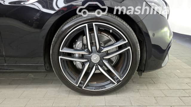Mercedes-Benz E-Класс AMG V (W213) 63 AMG 4.0 AT 4WD