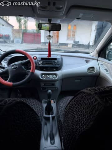 Nissan Almera Tino 1.8 MT