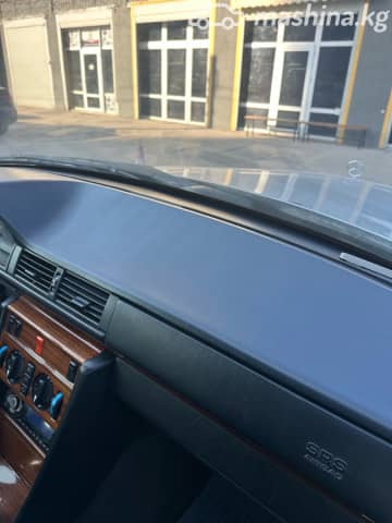 Mercedes-Benz W124 220 2.2 AT