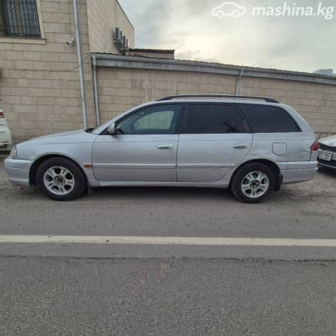 Toyota Avensis I 1.6 MT