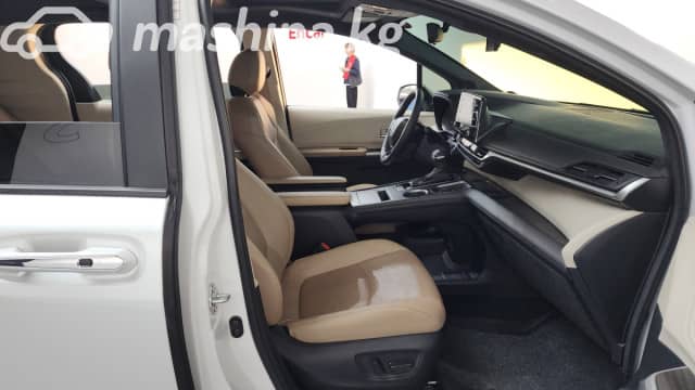 Toyota Sienna IV 2.5hyb AT 4WD