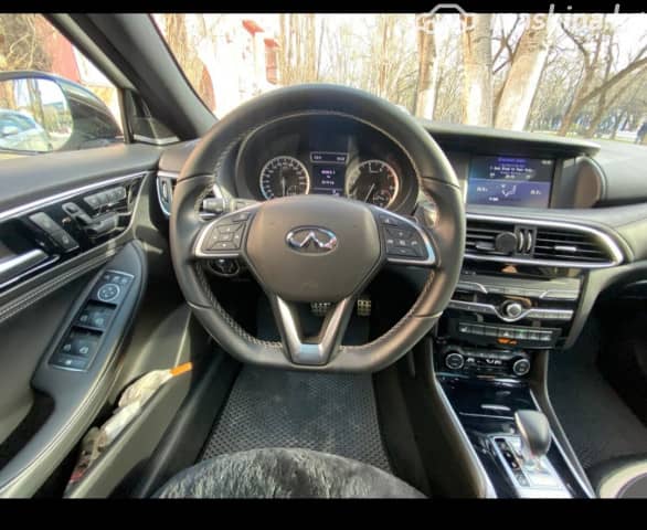 Infiniti Q30 2.0 AMT 4WD