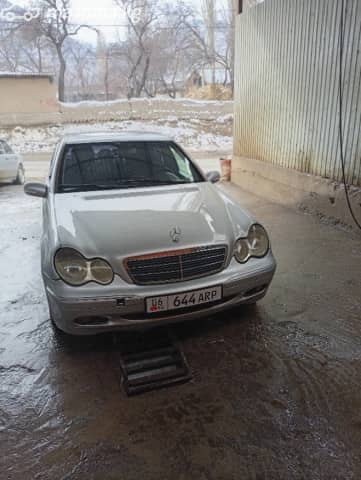 Mercedes-Benz C-Класс II (W203) 200 2.2d MT